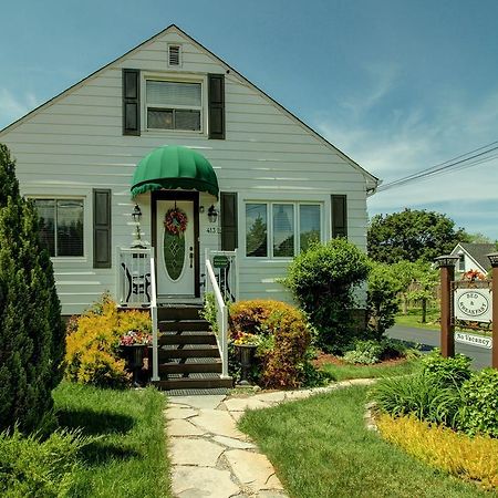 Williams Gate Bed & Breakfast Private Suites Ниагара-он-те-Лейк Экстерьер фото