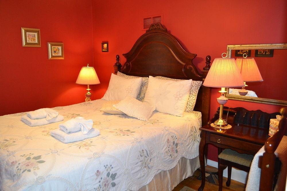 Williams Gate Bed & Breakfast Private Suites Ниагара-он-те-Лейк Экстерьер фото