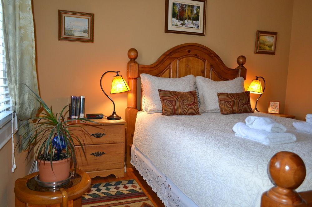 Williams Gate Bed & Breakfast Private Suites Ниагара-он-те-Лейк Экстерьер фото