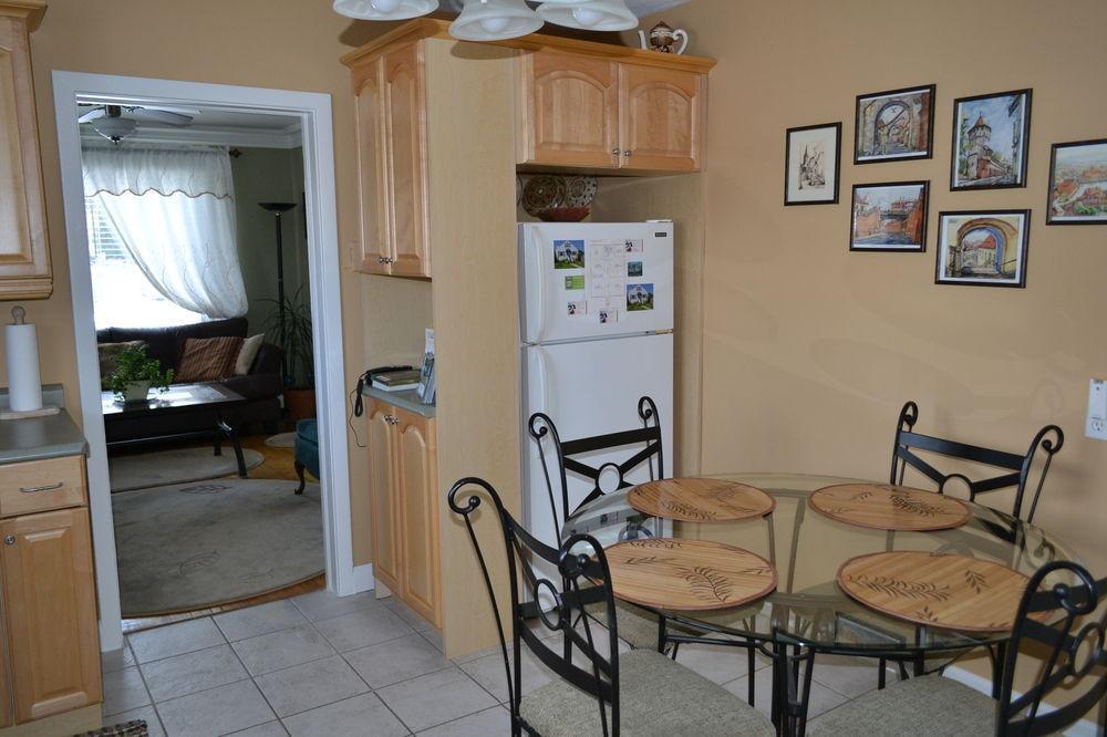 Williams Gate Bed & Breakfast Private Suites Ниагара-он-те-Лейк Экстерьер фото