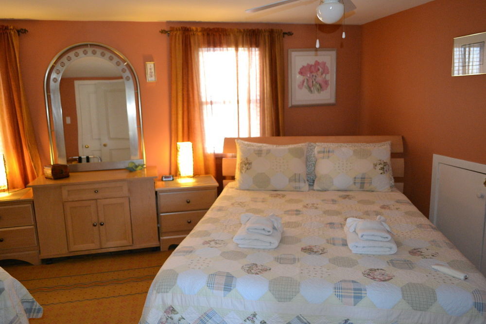 Williams Gate Bed & Breakfast Private Suites Ниагара-он-те-Лейк Экстерьер фото
