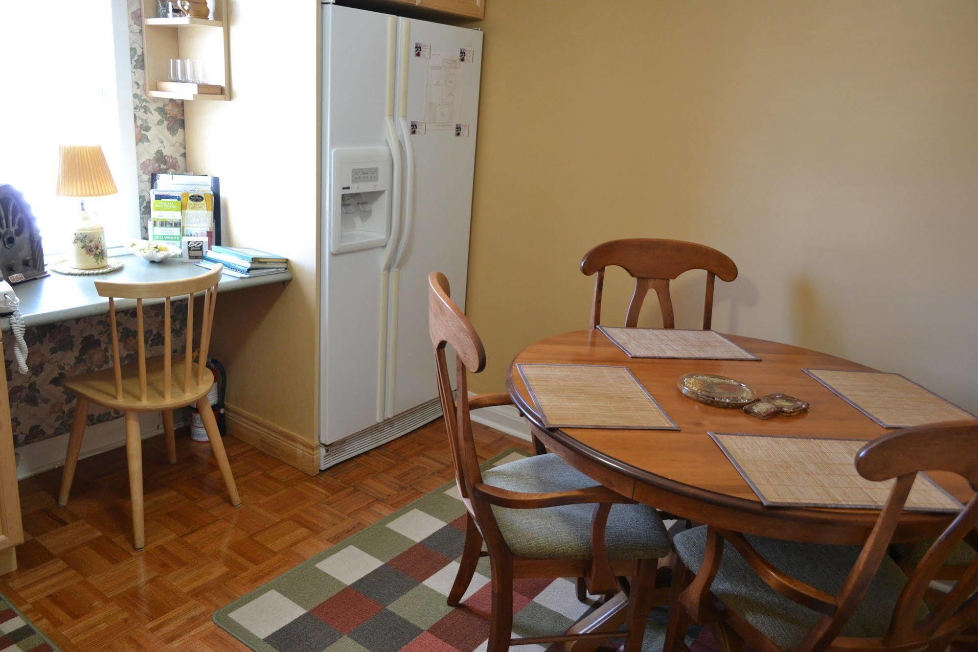 Williams Gate Bed & Breakfast Private Suites Ниагара-он-те-Лейк Экстерьер фото