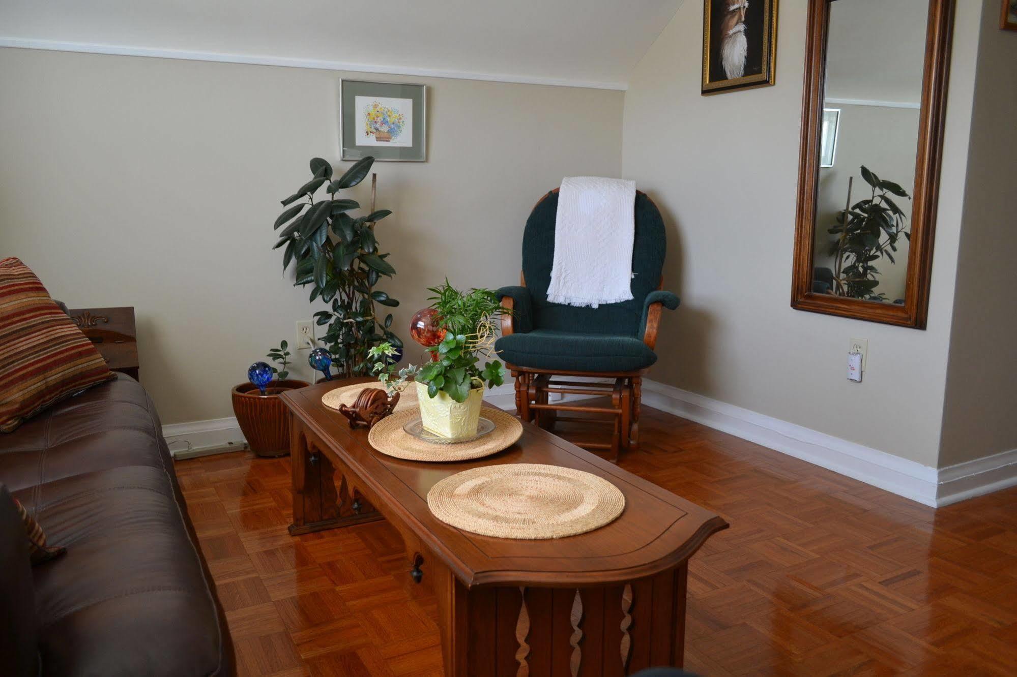 Williams Gate Bed & Breakfast Private Suites Ниагара-он-те-Лейк Экстерьер фото