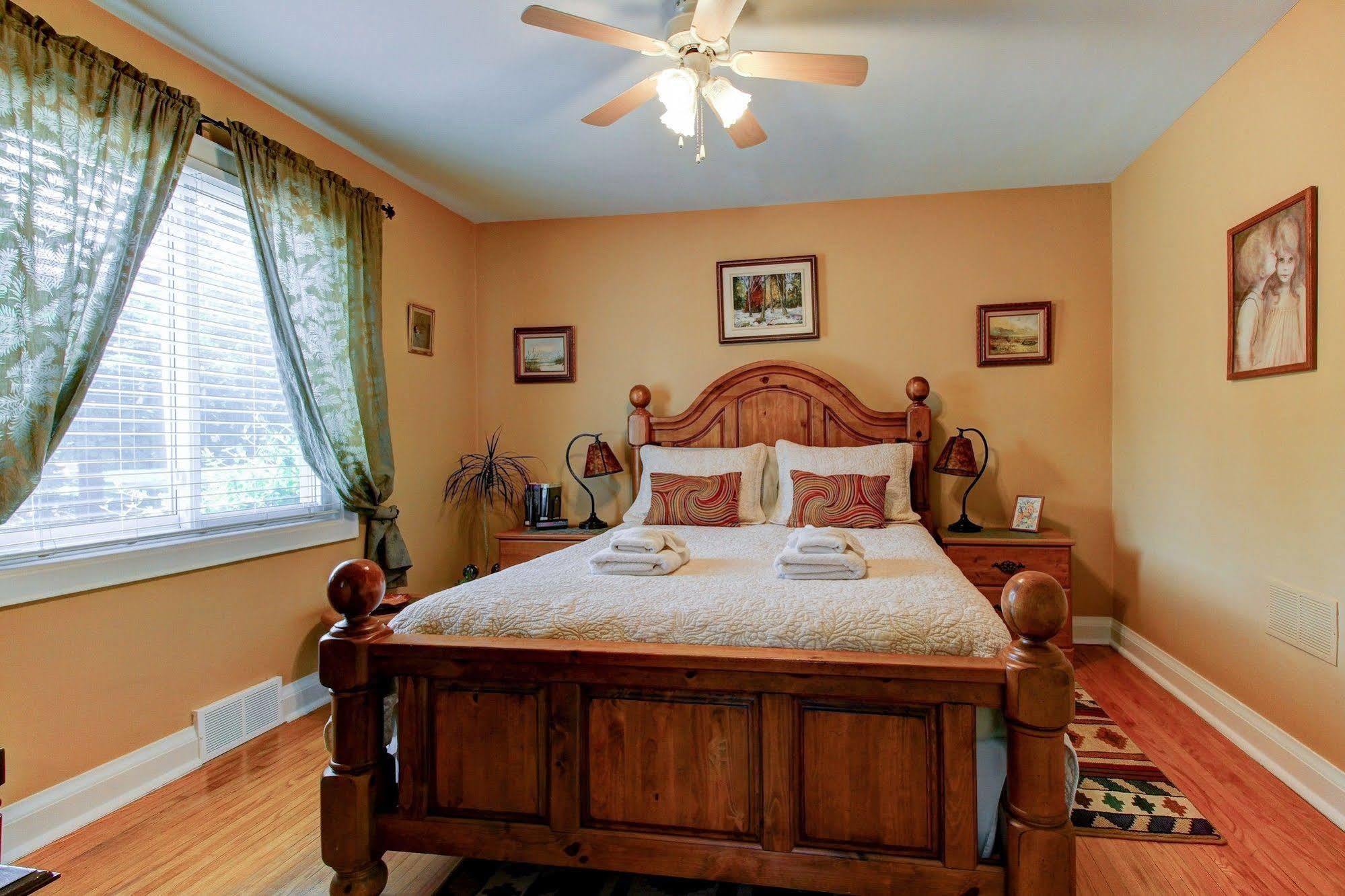 Williams Gate Bed & Breakfast Private Suites Ниагара-он-те-Лейк Экстерьер фото
