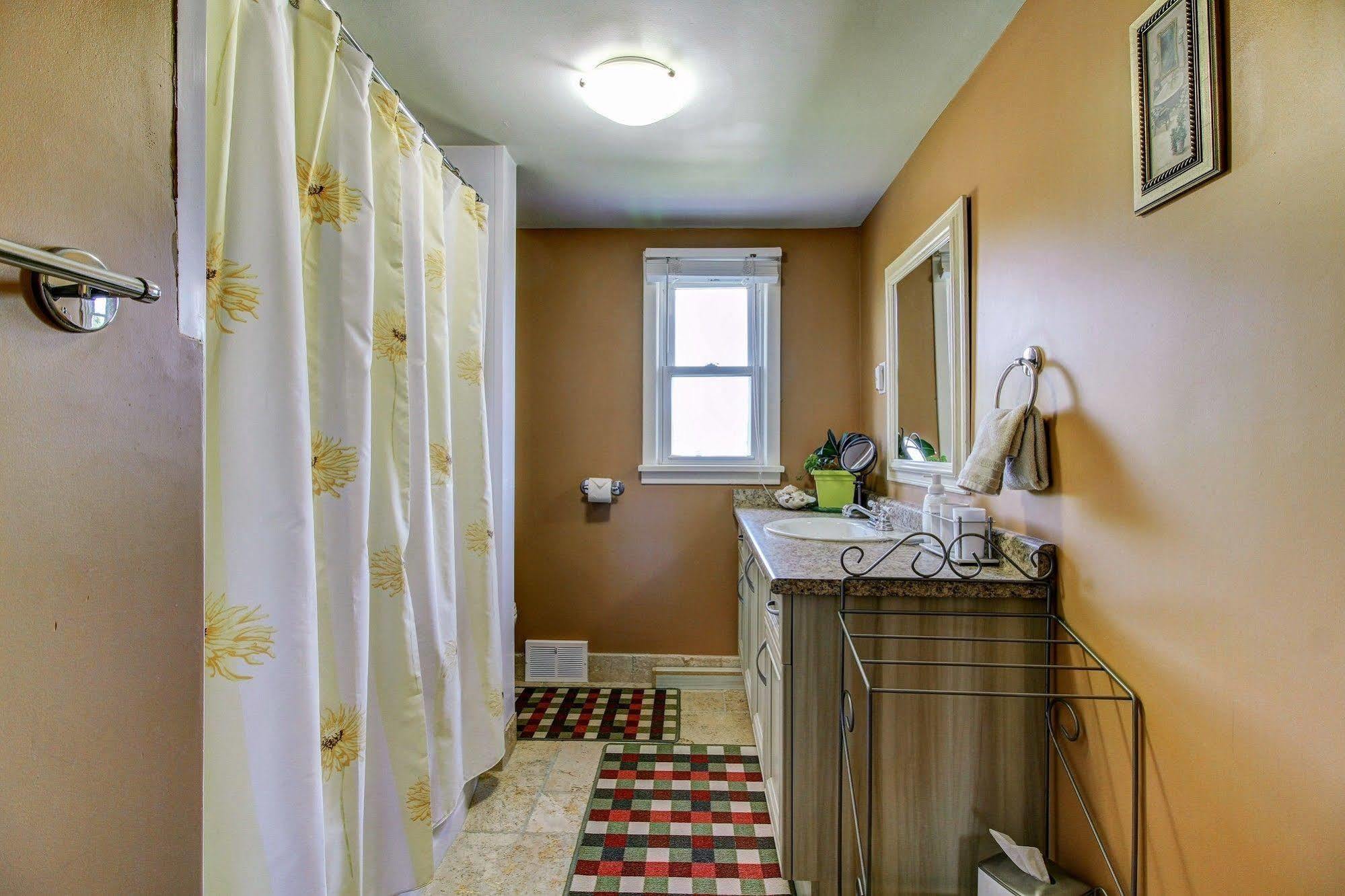 Williams Gate Bed & Breakfast Private Suites Ниагара-он-те-Лейк Экстерьер фото