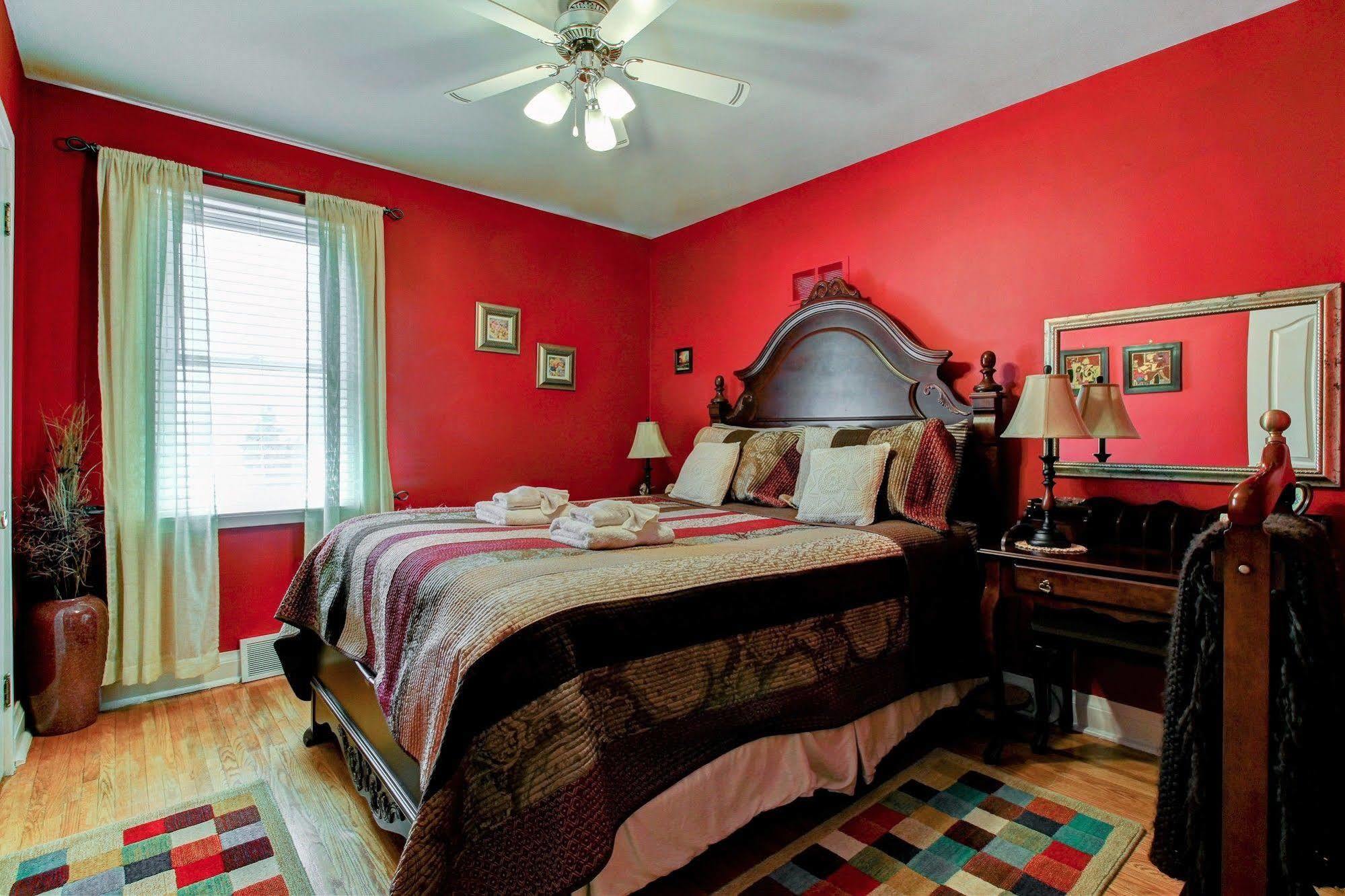 Williams Gate Bed & Breakfast Private Suites Ниагара-он-те-Лейк Экстерьер фото