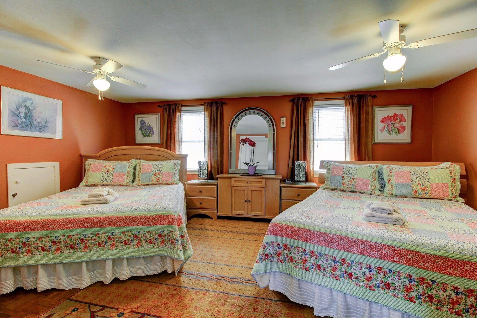 Williams Gate Bed & Breakfast Private Suites Ниагара-он-те-Лейк Экстерьер фото