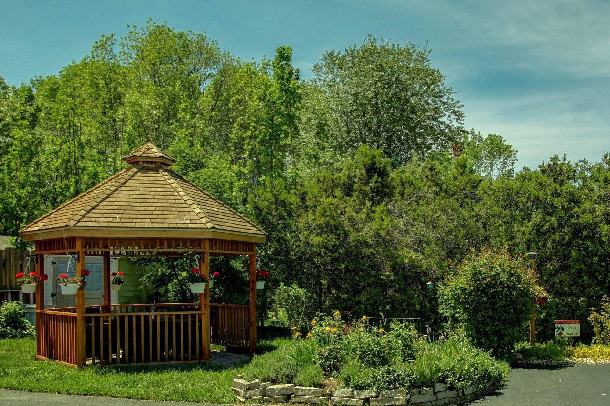 Williams Gate Bed & Breakfast Private Suites Ниагара-он-те-Лейк Экстерьер фото